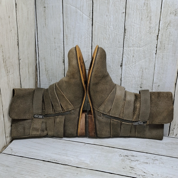 Gianni Bini Women 7.5M Grey Brown Brushed Suede Side Zip Buckle Strap Moto Boots - Picture 4 of 9